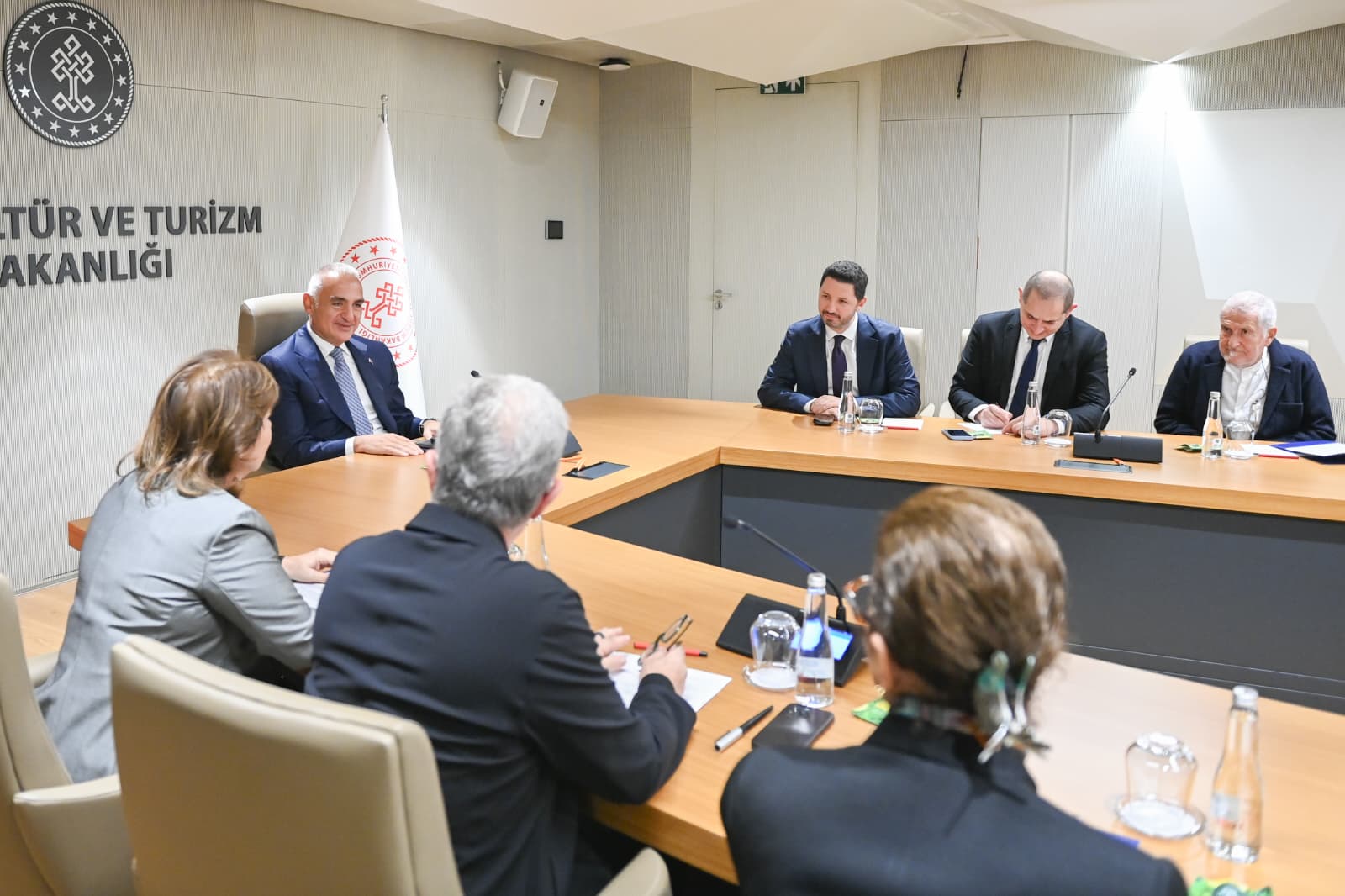 Türkiye Turizm Yatırımcıları Derneği olarak Başkanımız Sayın Oya Narin, Genel Sekreterimiz Sayın Dr. Öykü Korkmaz ve değerli Yönetim Kurulu üyelerimiz ile birlikte Kültür ve Turizm Bakanımız Sayın Mehmet Nuri Ersoy’u makamında ziyaret ettik. 1